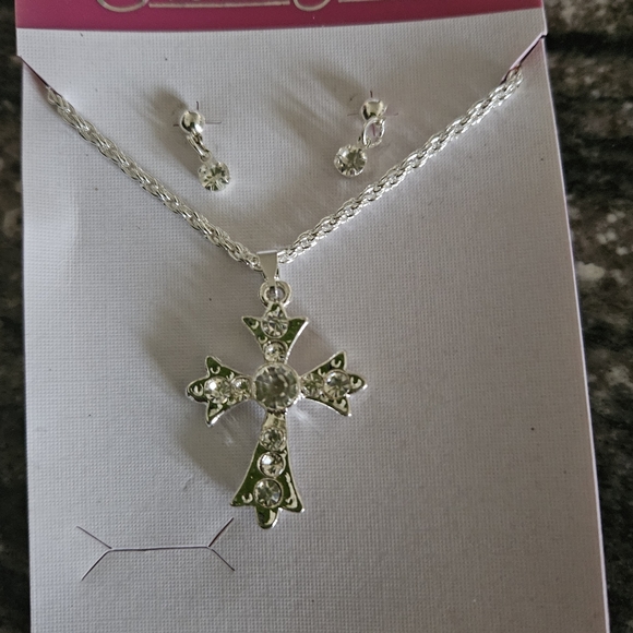 Elegant Silver Cross Necklace Set - Picture 1 of 5